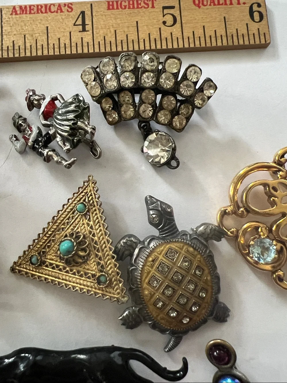 Incredible Lot Vintage brooches & pins